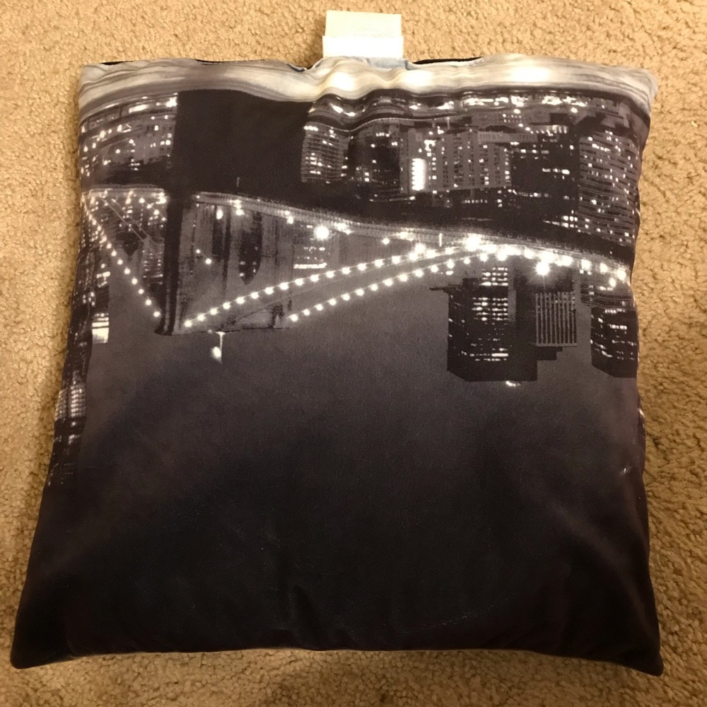 City line printed seat cushion